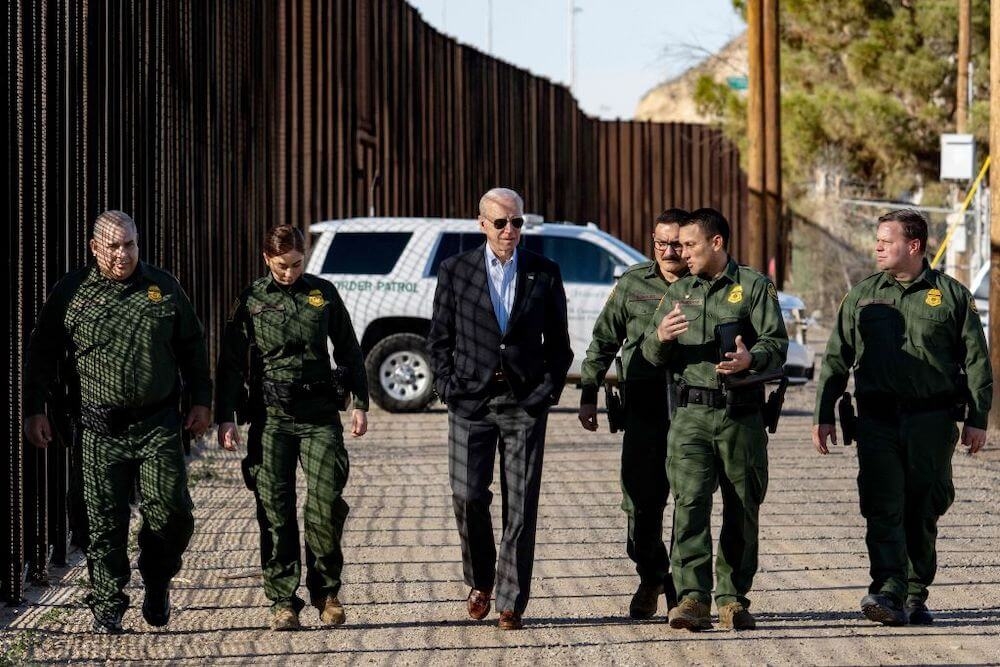 Image of President Joe Biden talking with Customs and Border Protection officers at the U.S.-Mexico border