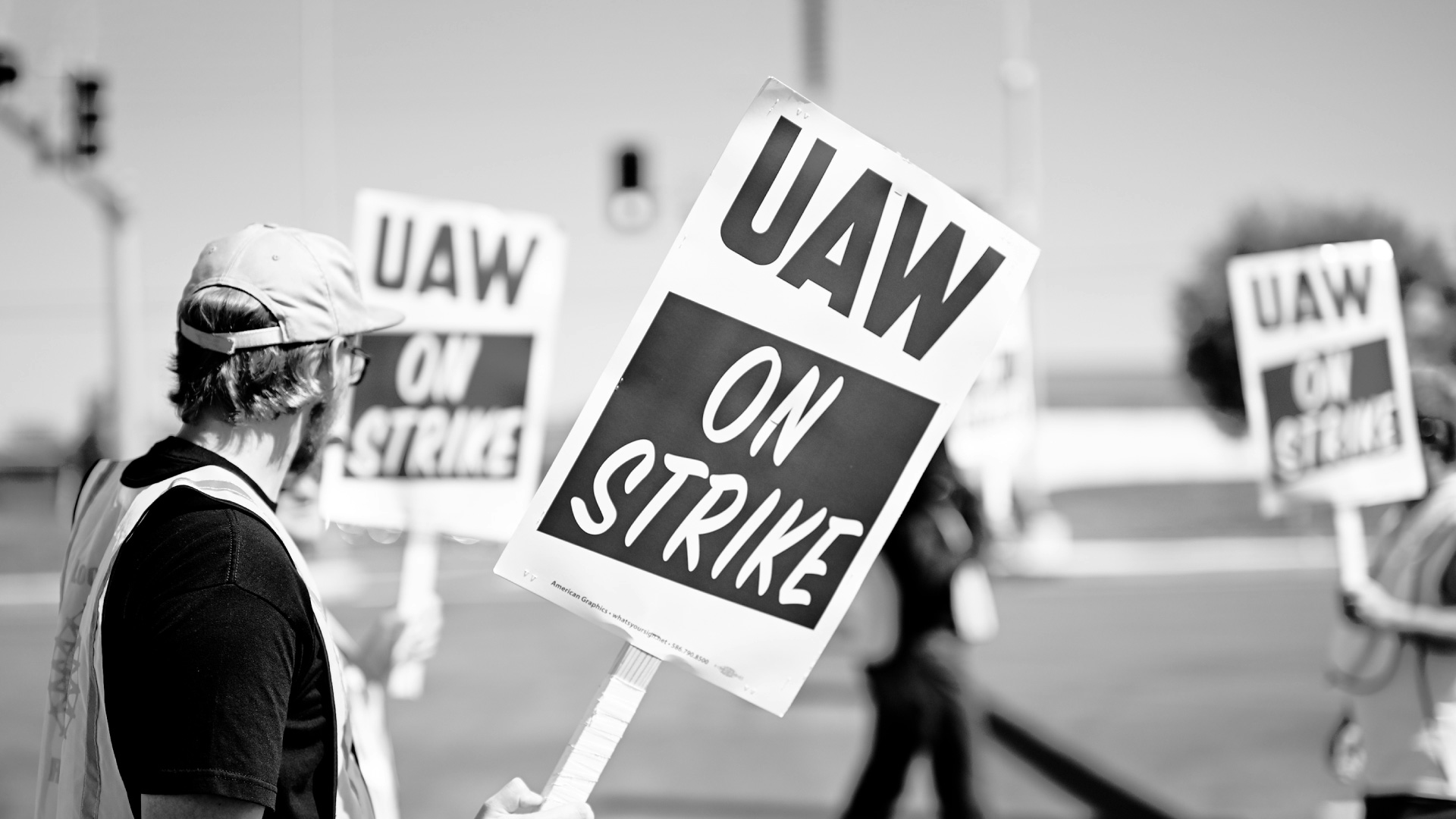 Graphic conveying the UAW strike.